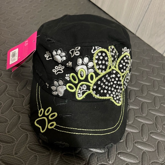**NEW**Paw Print Hat - Picture 2 of 3